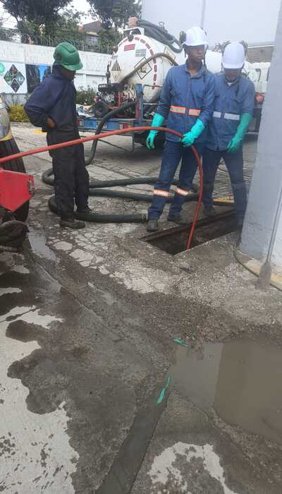 Limpieza y mantenimiento a trampas de grasa